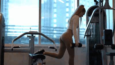 如何翘臀瘦肚子,怎么减腰侧赘肉让臀部饱满