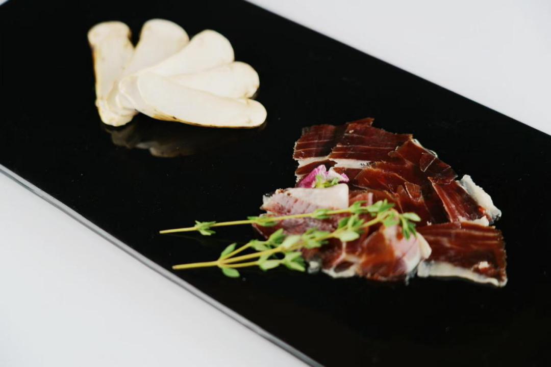 新鲜松茸怎么吃这些吃法值得一试,新鲜松茸清洗后吸水量大保存方法