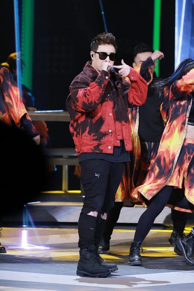 潘玮柏同款着迷粉色外套,潘玮柏大衣