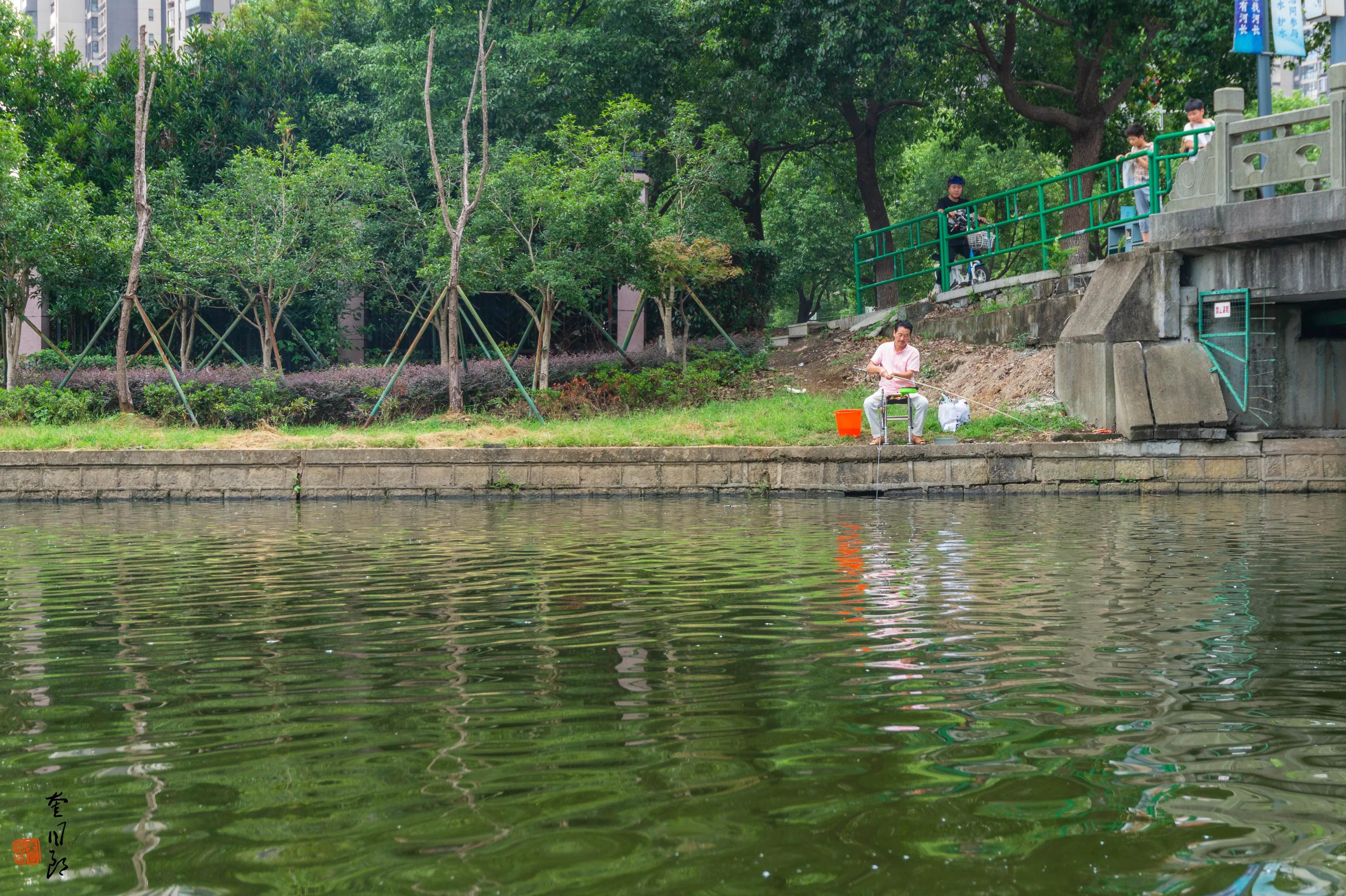 比QX100更强大的镜头微单QX1