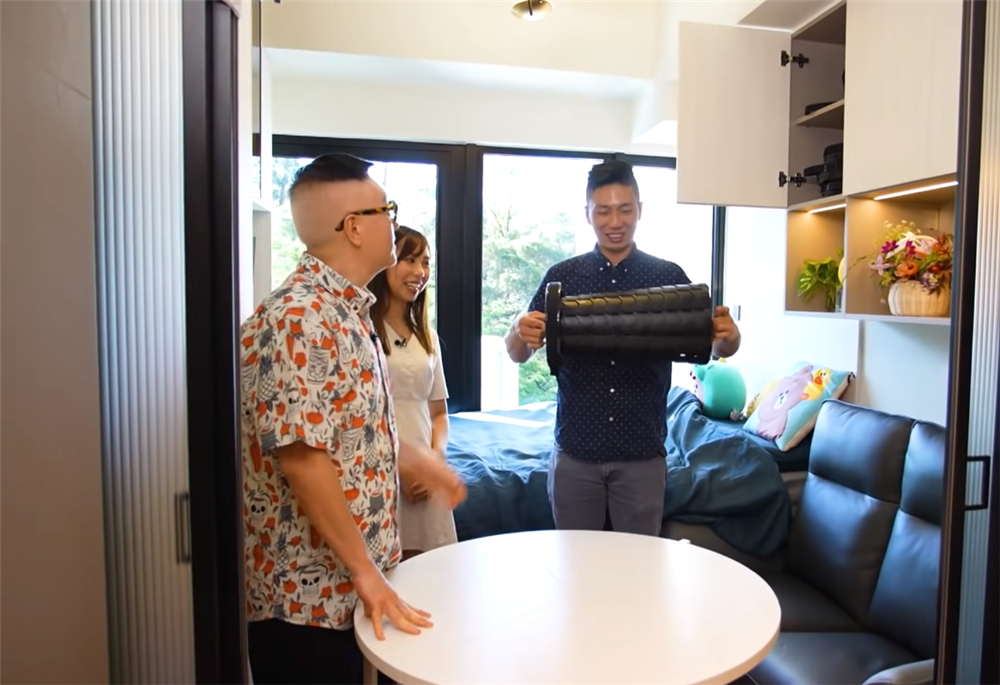 28岁香港夫妻买下35m2蜗居,香港一家三口买下27㎡蜗居