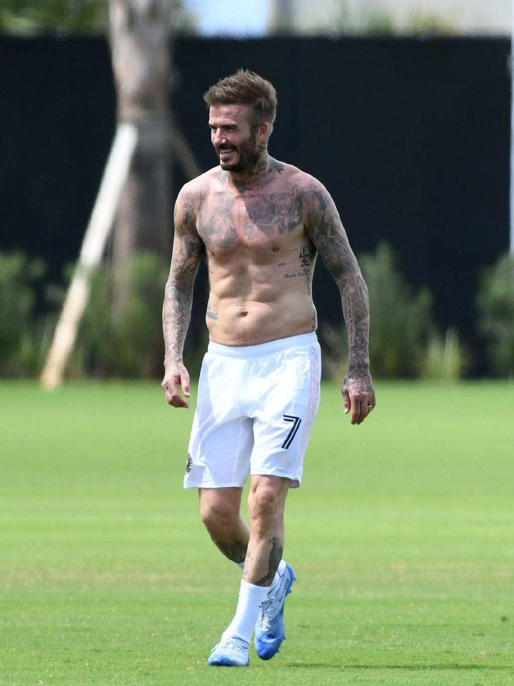 贝克汉姆55分身材,贝克汉姆三儿子克鲁兹肌肉