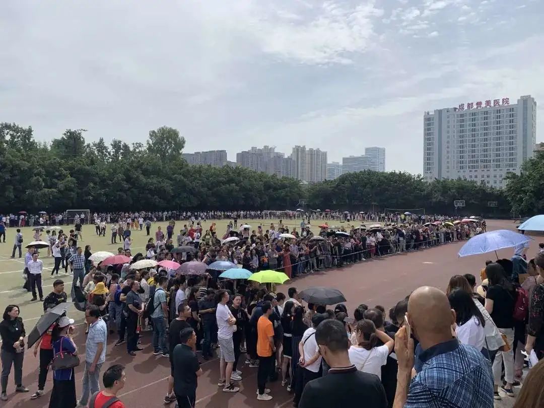 幼升小该选私立还是公立,民办学校幼升小的考试难不难