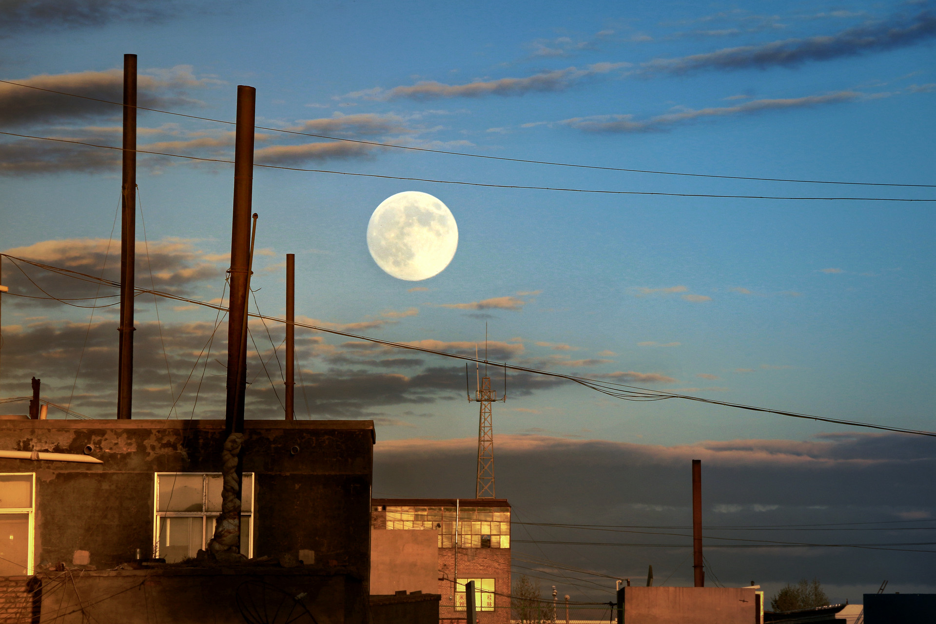 浜旀湀榛勬澶╀笁鏄熺櫧鍏板湴,涓夋槦鐧藉叞鍦颁簲鏈堥粍姊呭ぉ