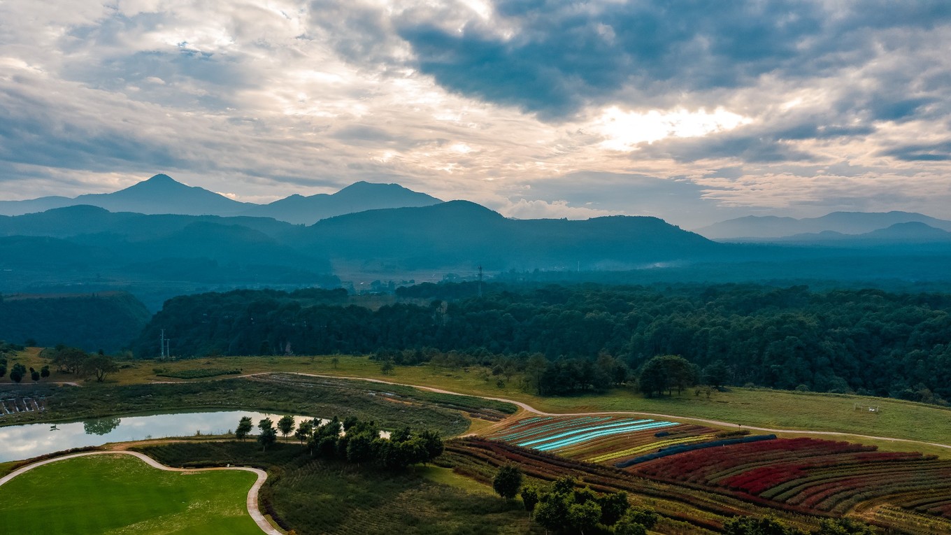 云南腾冲9月旅游攻略,云南腾冲旅游攻略秋天