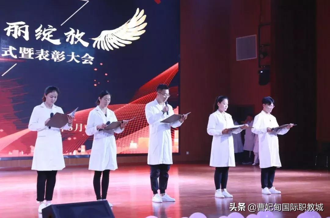 让我们走近白衣天使,走近白衣天使听听他们的心声