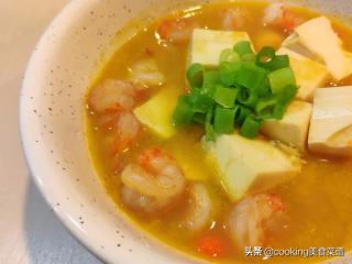 蟹黄豆腐美食做法,蟹黄豆腐汤的家常做法