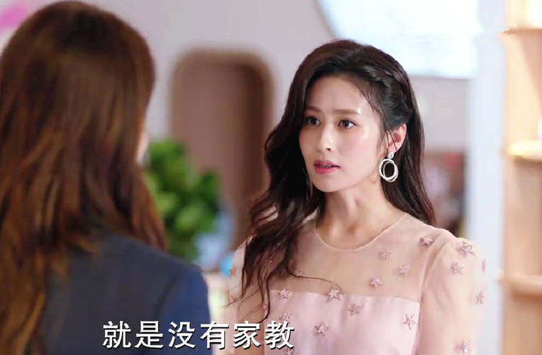 陪你一起长大颖儿擦地板,陪你一起长大颖儿找父母安慰