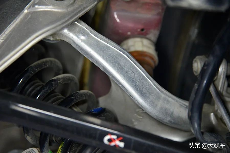 拆开底盘一目了然,老款法系车底盘解析