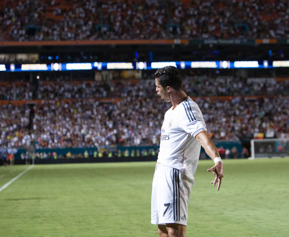 球迷说c罗打纽卡,球迷评价c罗超级滞空头球