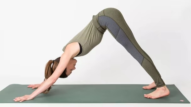 拉伸小腿后侧体式,空中瑜伽大腿后侧拉伸体式