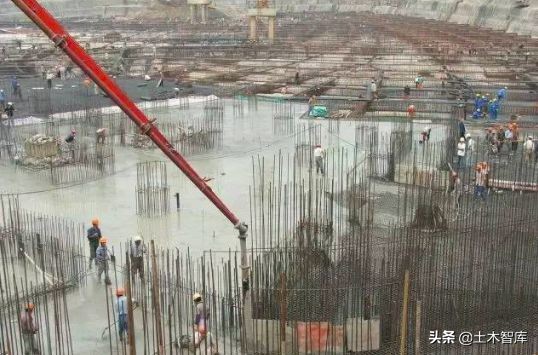 混凝土楼面开裂原因及处理方法,桥面混凝土开裂是什么原因