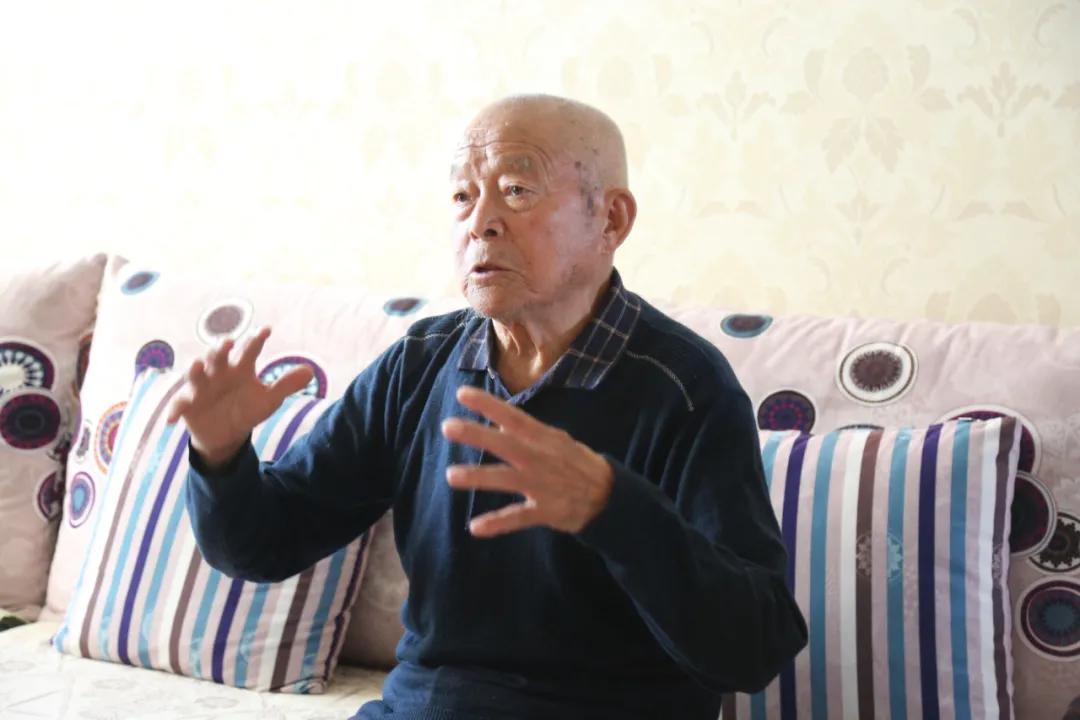 84岁老兵讲述抗美援朝,92岁老兵回忆抗美援朝数次落泪