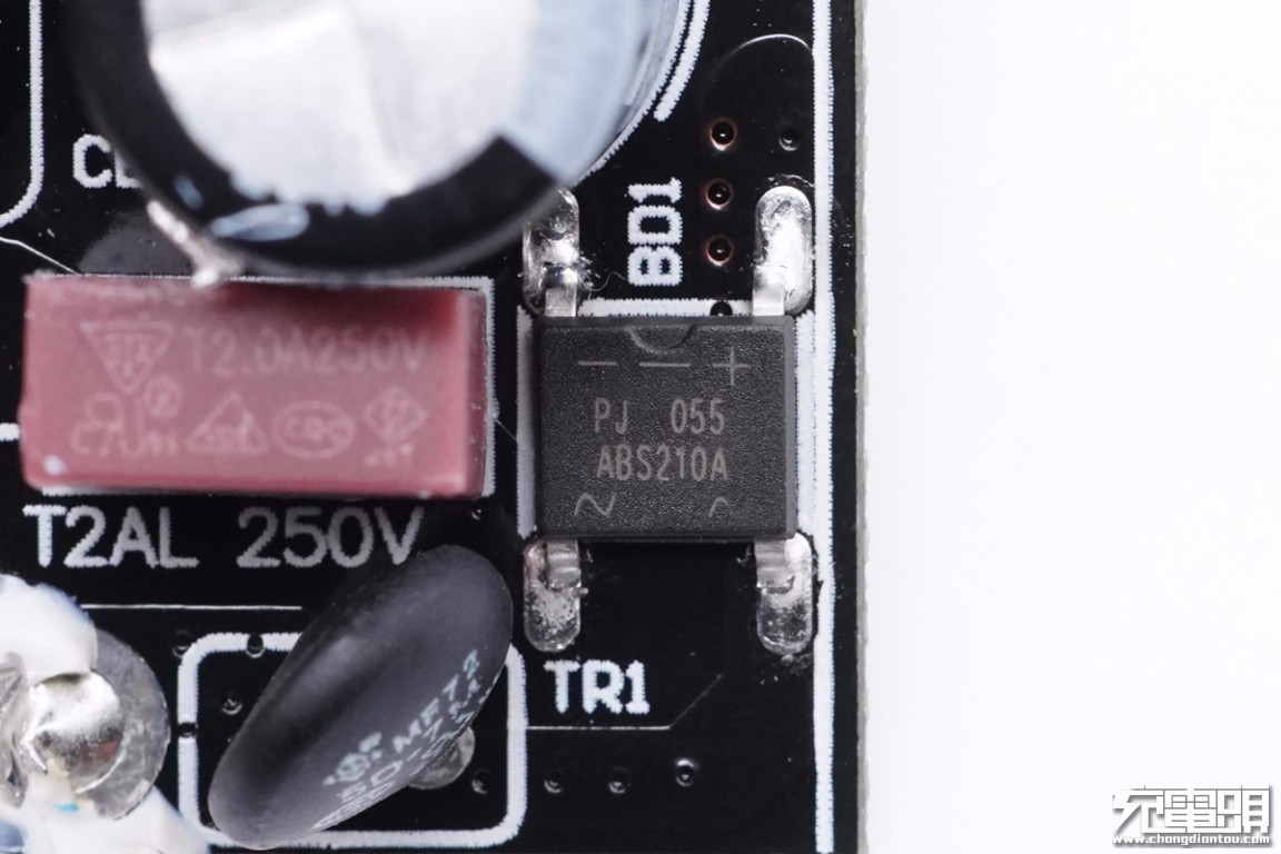 公牛插座新款和老款拆解,带USB接口公牛插排