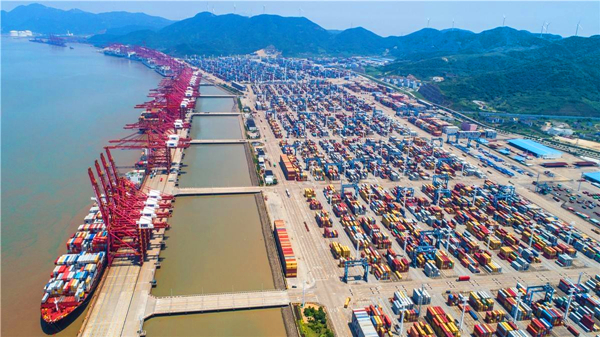 将日用品卖给外国人赚35亿，被评为宁波最佳雇主，却鼓励员工离职