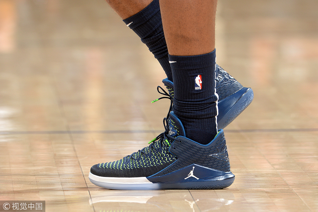 NBA今日球鞋精选：上脚两双联名款！火箭赢了，“鞋王”嗨了
