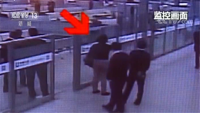 女乘客冲闯检票口,上海车站冲闯检票口后续