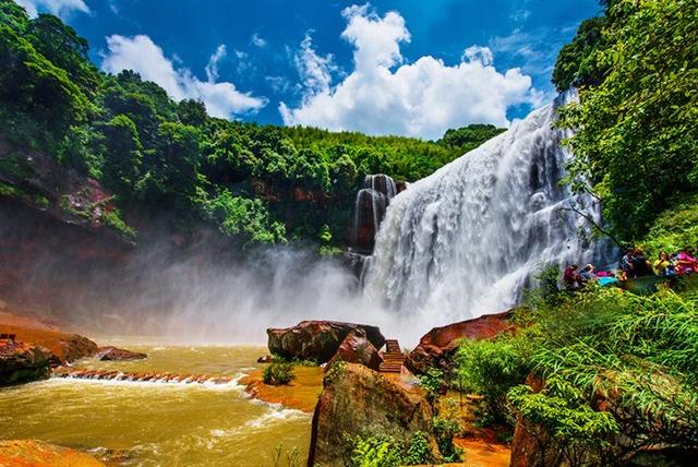 遵义赤水丹霞瀑布比黄果树更大的瀑布，尽然很多游客不知道这里