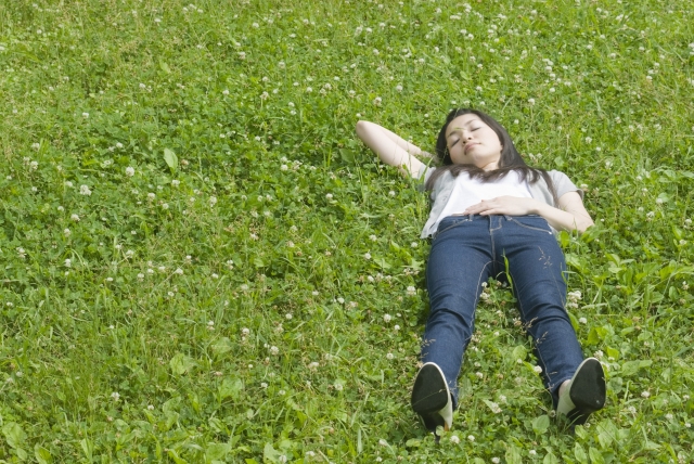 为什么睡久了头痛怎么解决,为什么睡很久还是困头痛