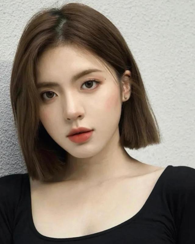 2022年鱼尾气质波浪发型,2020流行发型鱼尾烫