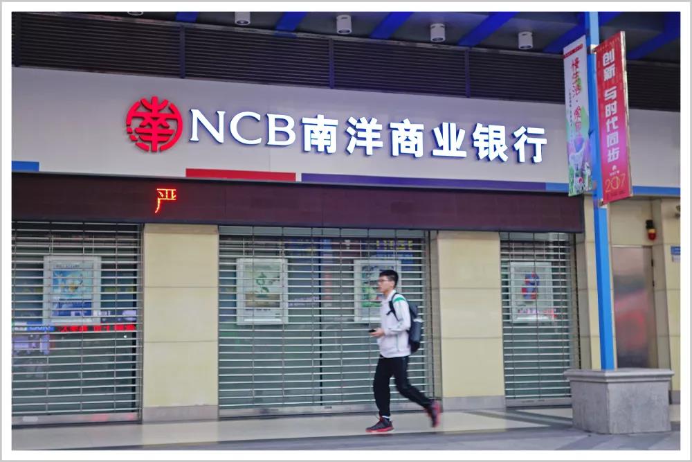 他10多岁追随*产党共**,为国奉献两家银行,终生没车没房