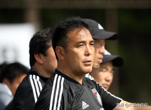 我们该如何赢回尊重？韩媒对脚踩奖杯的反思或给你答案