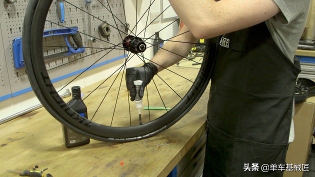 2019年公路车轮组和轮胎的发展趋势：更宽，更大，更浅，更少