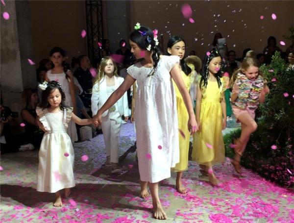 孙莉晒多多舞台照,多多和孙莉参加的节目