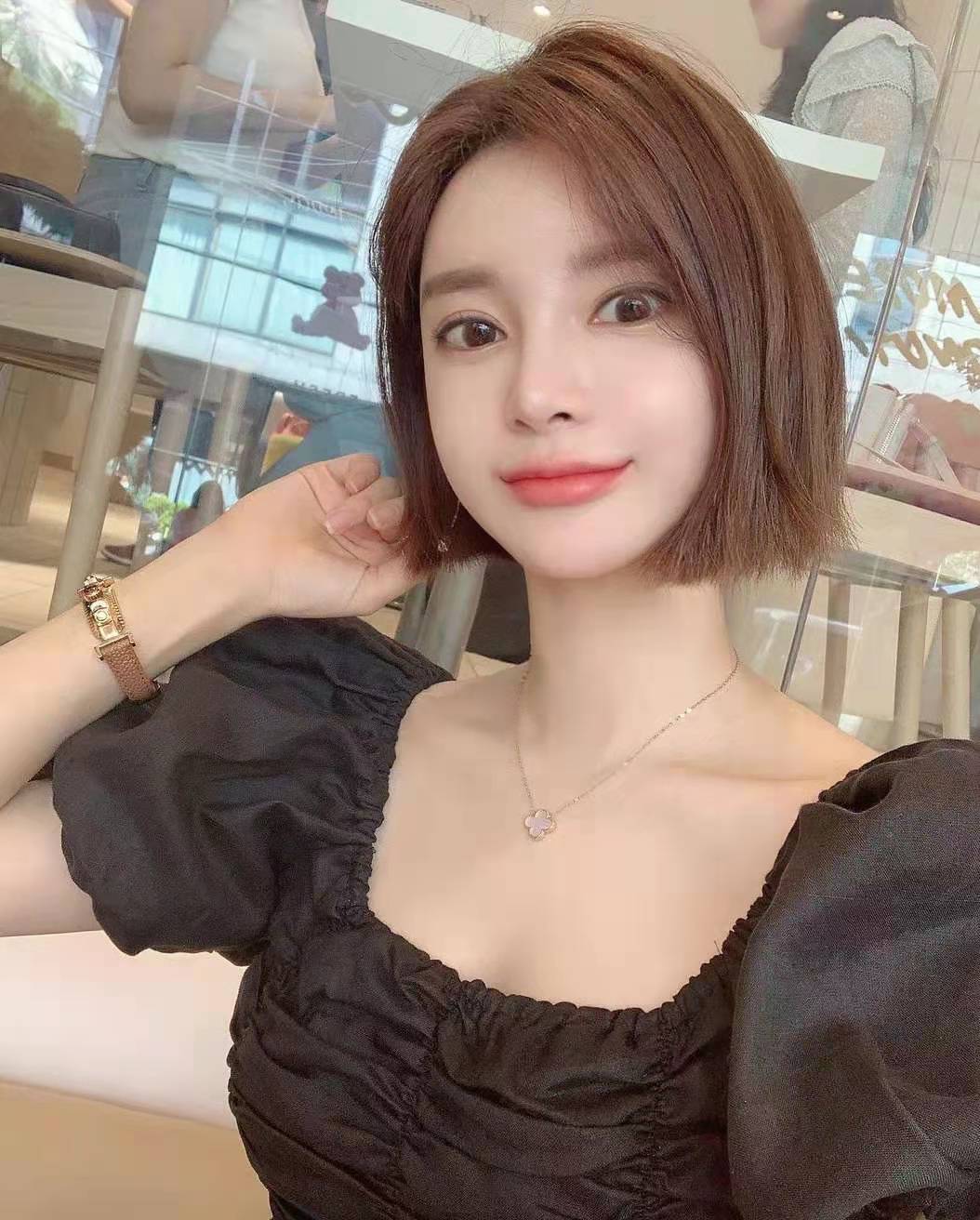 脸比较圆适合什么发型显脸小,脸大脸圆适合什么发型减龄