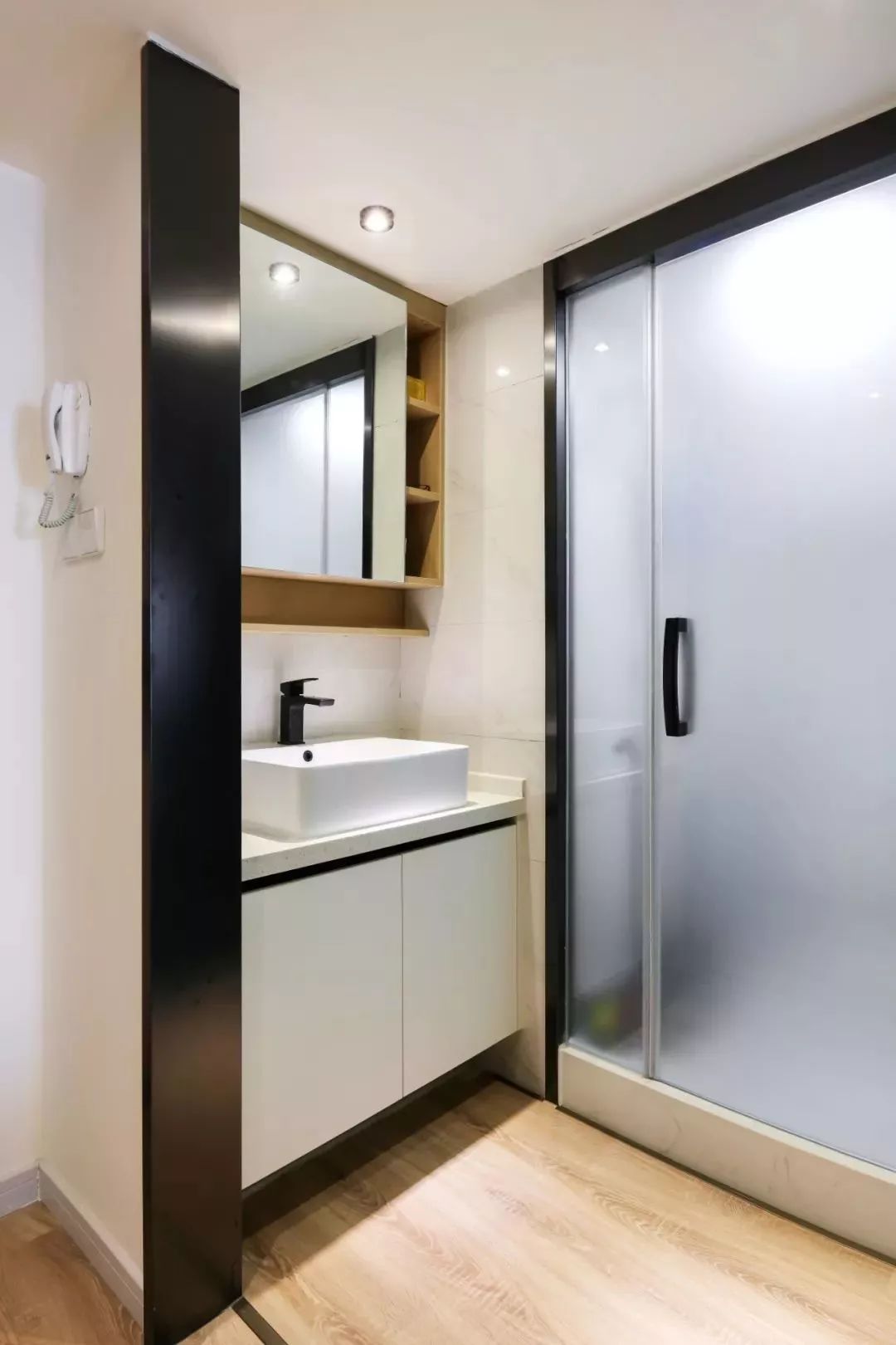 64㎡现代轻奢公寓，买了小复式，这样装修好精致