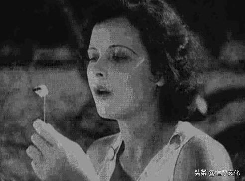 世界首位全裸女演员：嫁给*火军**商，研究无线电技术，竟成WiFi之母