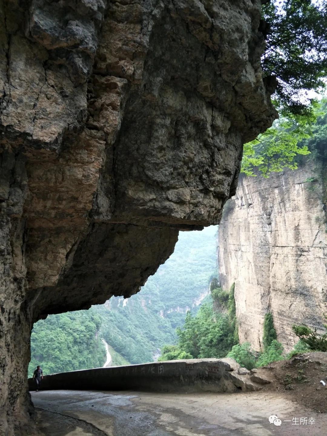 一川碧水,一川碧水一重山