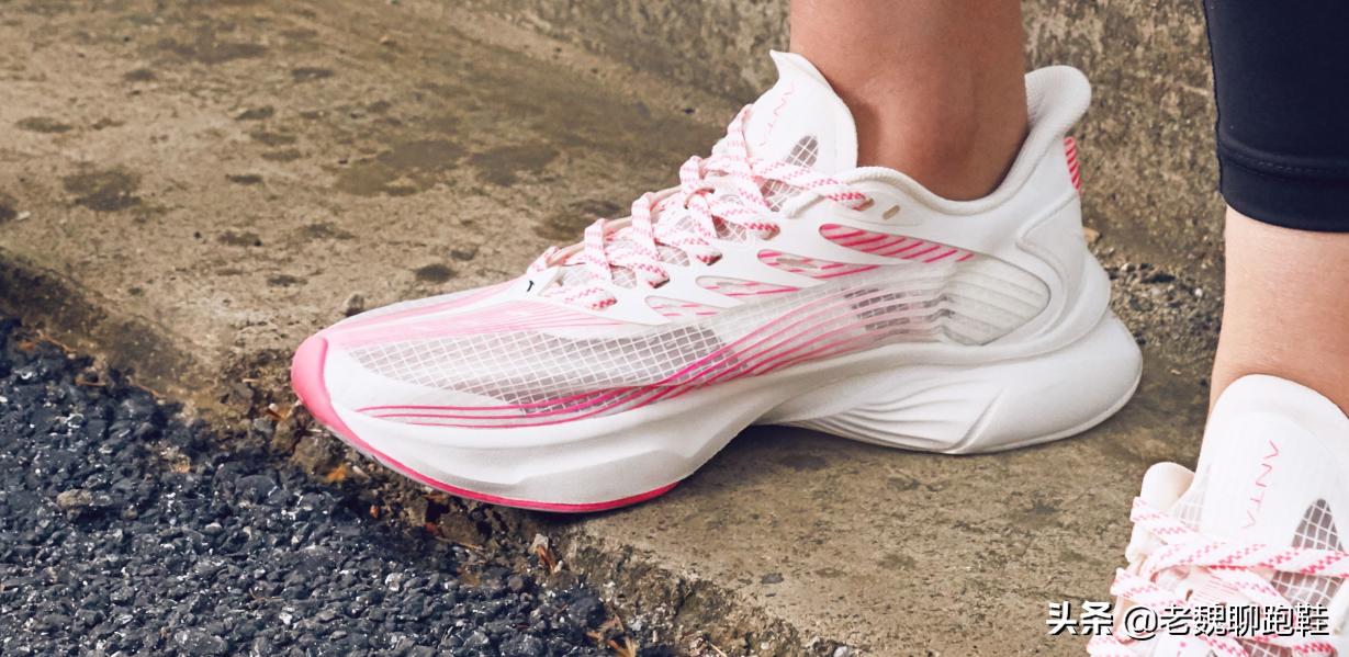 耐克踩屎感运动鞋男士,介绍几款踩屎感强的鞋