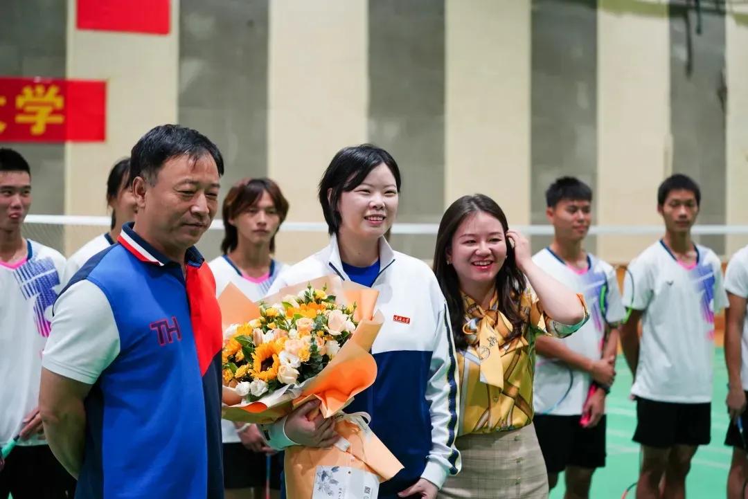 冠军教你打羽毛球,中国队教你打羽毛球