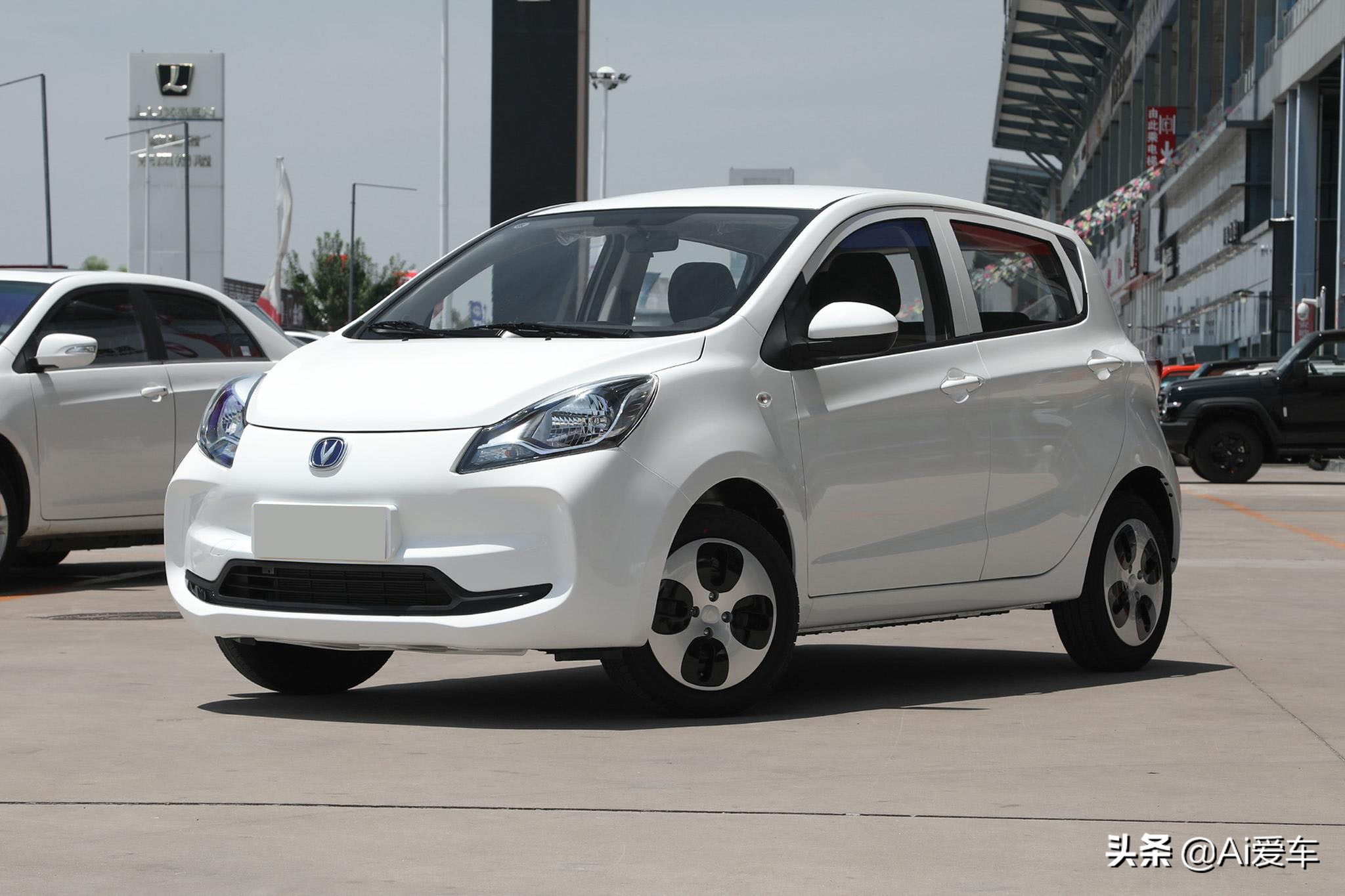 便宜耐用省油的代步车,长安奔奔新能源e-star价格