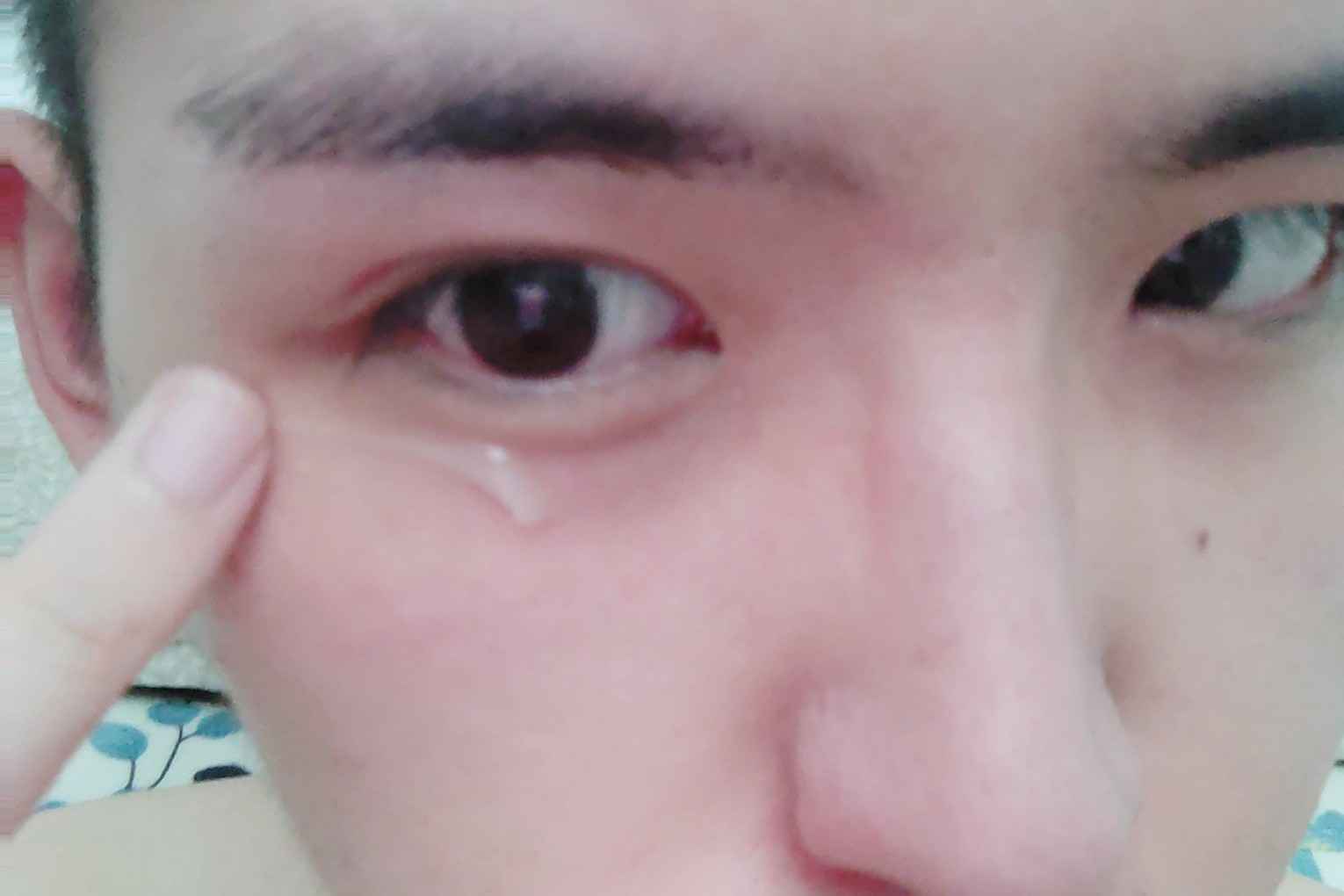 雅诗兰黛抗蓝光熬夜抗皱眼霜,雅诗兰黛抗蓝光眼霜眼睛很干很皱