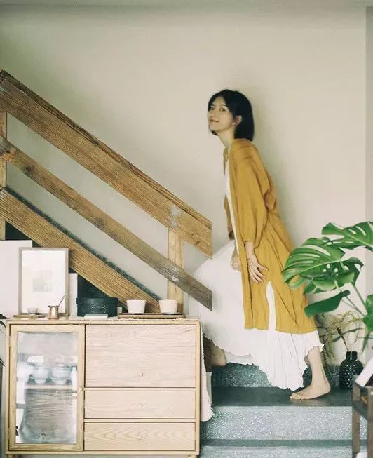 不当环球小姐，她跑到深山，种菜、调香，过上佛系人生