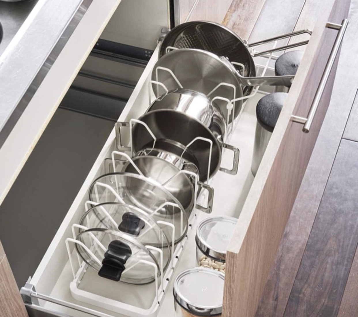 厨房锅具收纳墙上,锅具收纳小妙招废物利用