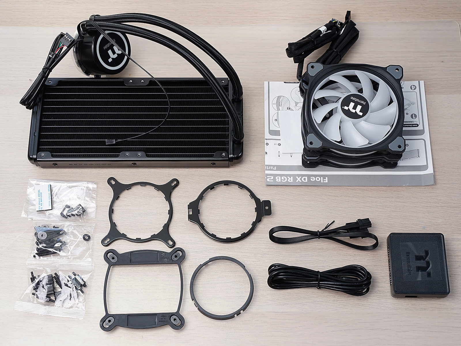 秀桌面：送老婆RGB全家桶PC，钱都花在光效上的感觉真棒