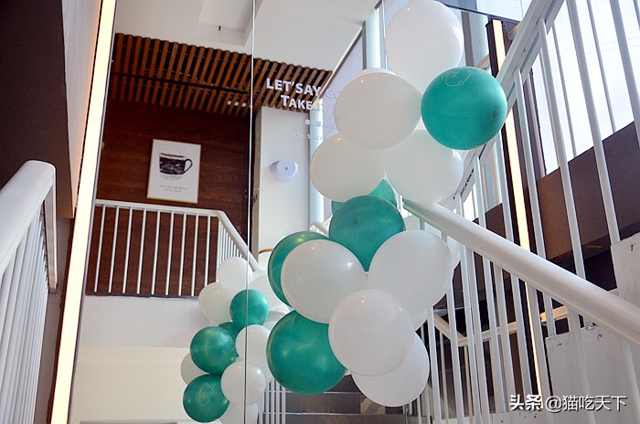 手推咖啡车起家，这家咖啡厅有何秘诀，七年开店遍布鹭岛？