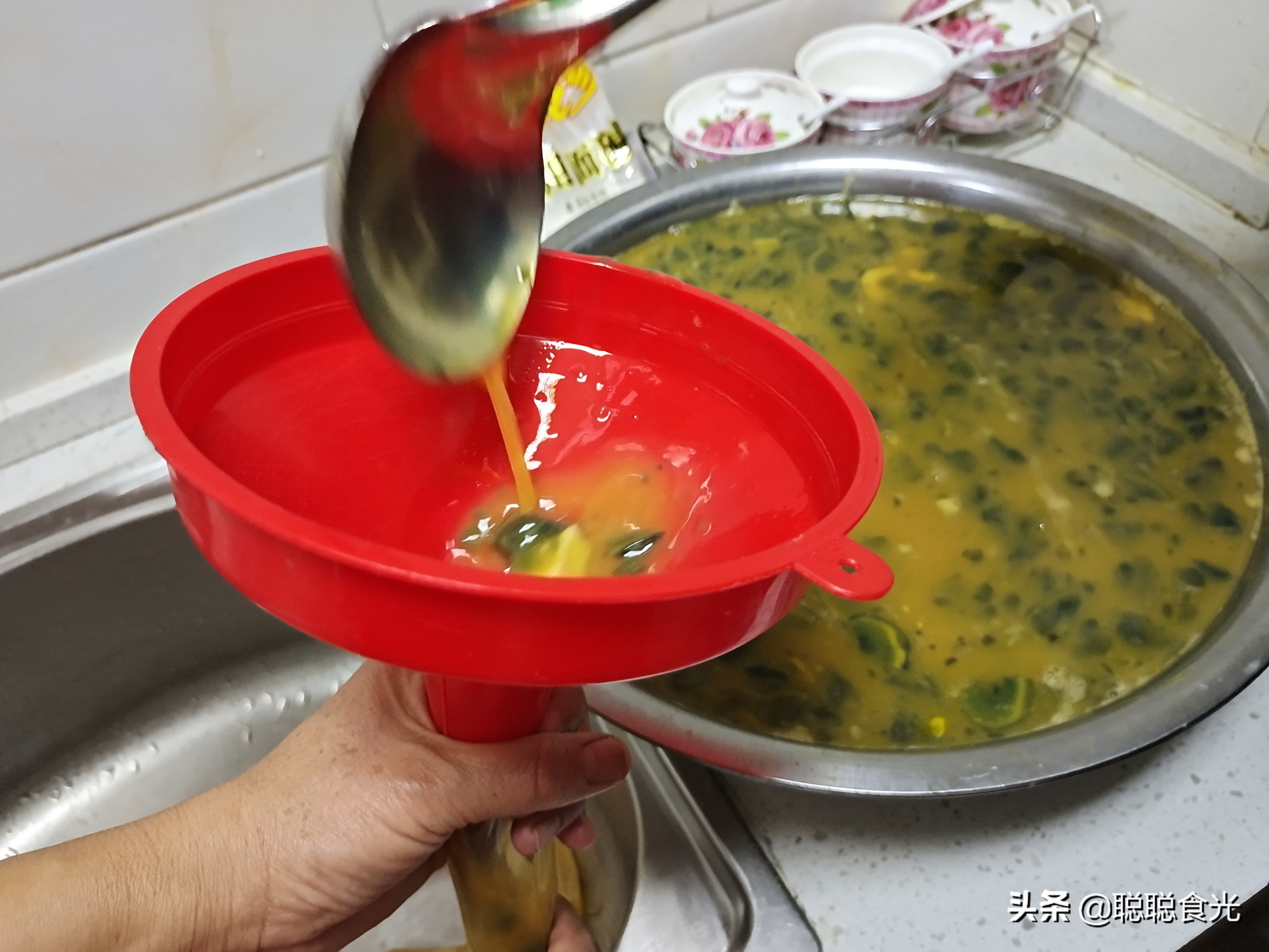 做香肠不放红曲粉放腐乳,做香肠不放五香粉可以吗