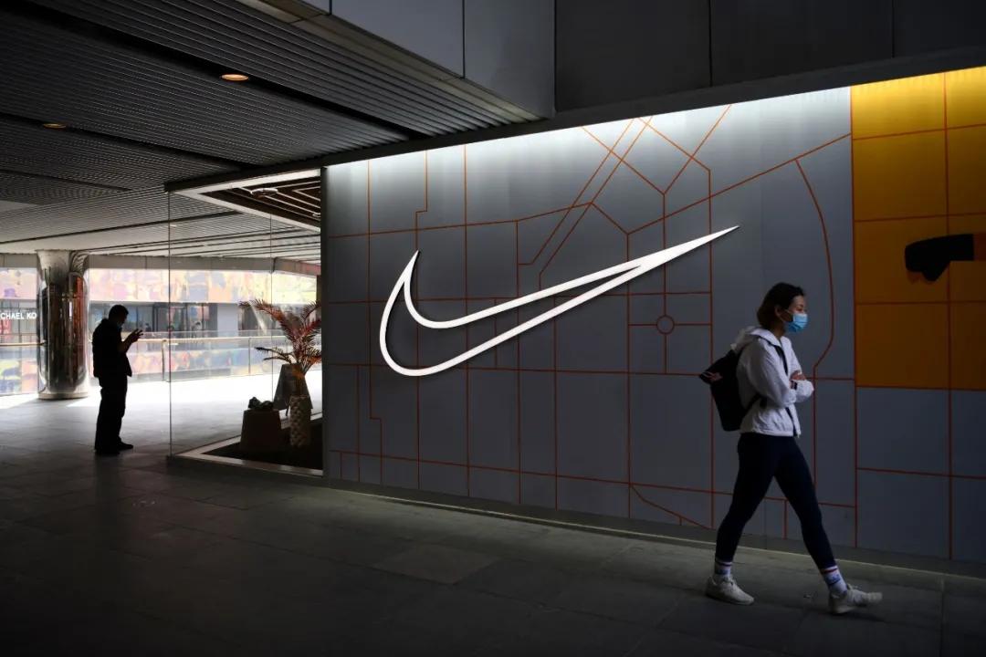 nike楂樼鍝佺墝鏈嶈,鏈嶈宸ㄥごnike