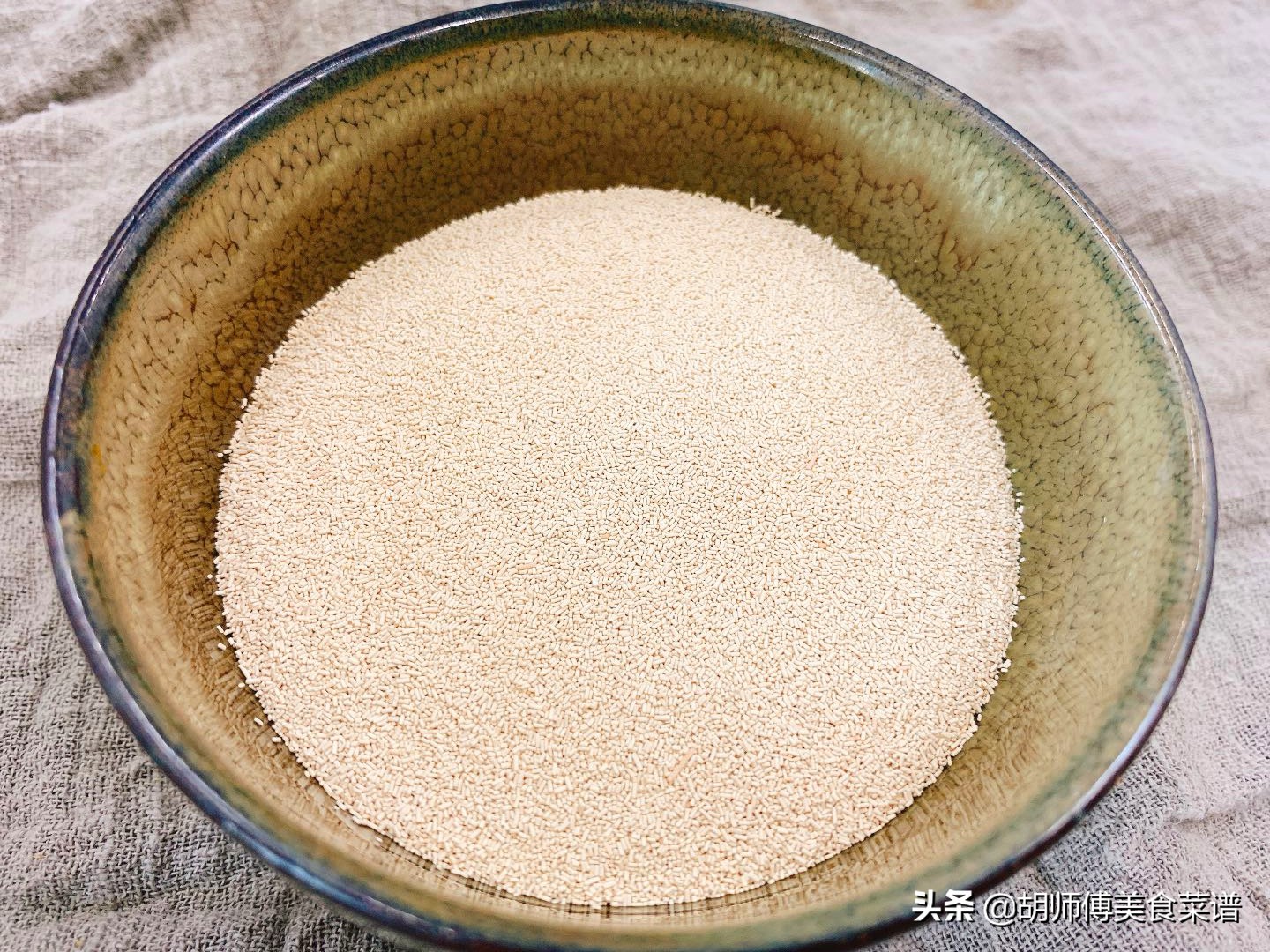 酵母粉和泡打粉小苏打有什么区别,酵母粉泡打粉和小苏打是一样的吗