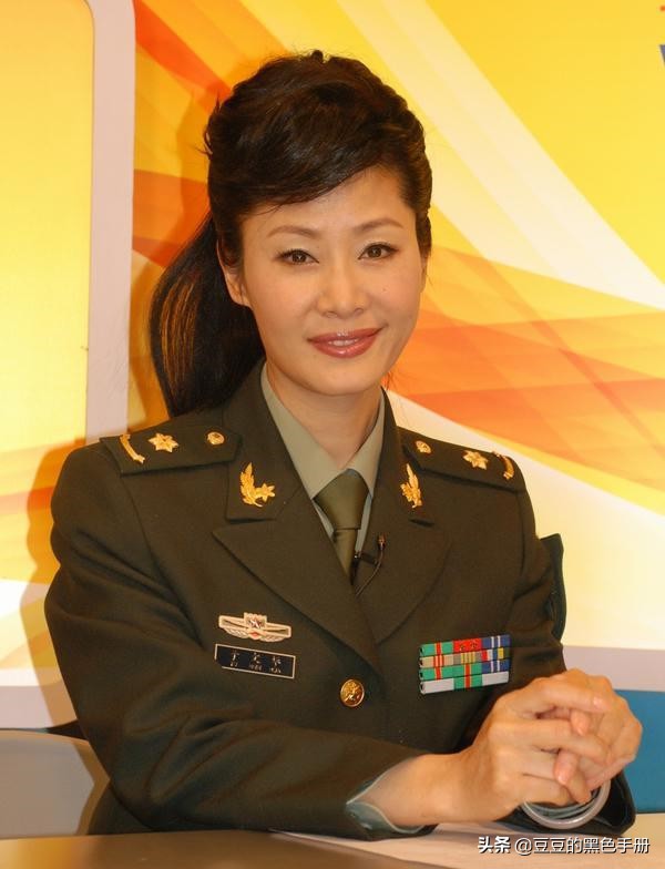 经典军旅歌曲飒爽英姿五尺枪,不会唱就别唱原视频