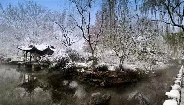 冬季山东山泉水最美最有韵味？济南山泉水美？泰山上下一片银白？