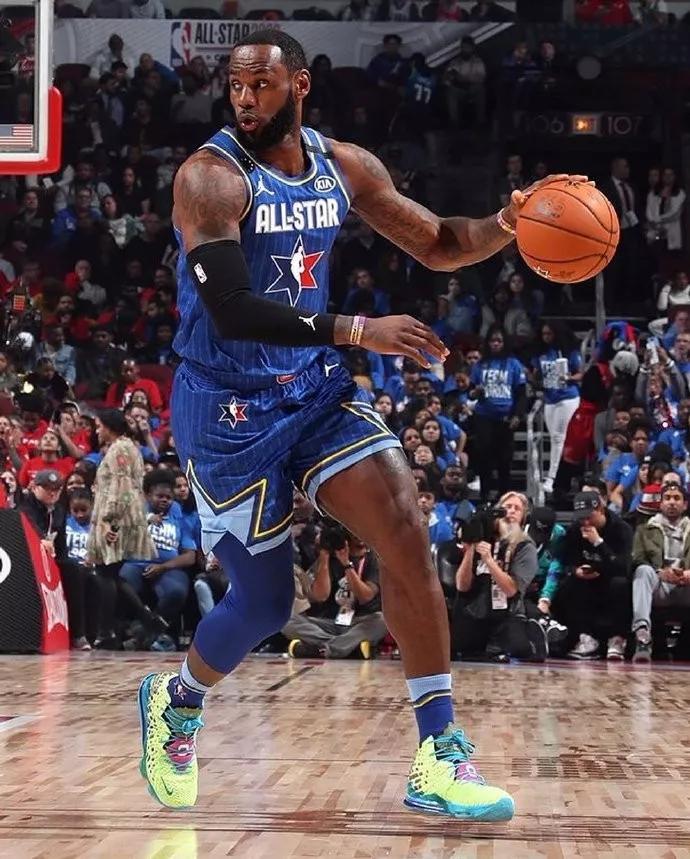 詹姆斯全明星现场绝杀球迷视角,詹姆斯全场31投19中