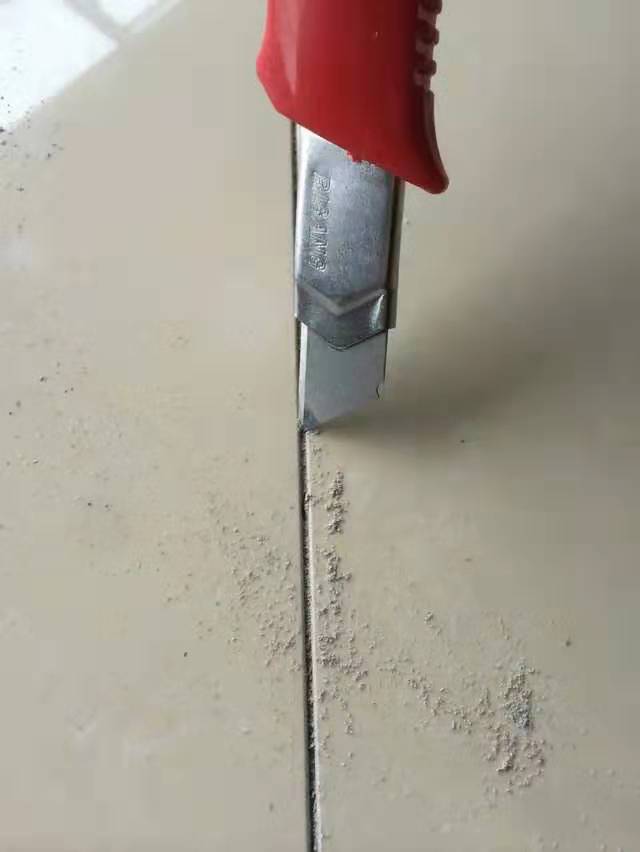 瓷砖小缝隙用勾缝剂还是美缝剂,美缝剂怎么弄不伤瓷砖缝隙