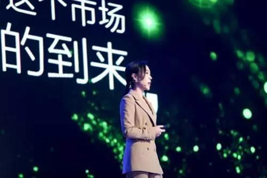 5年，50万铁杆用户，单月开店百家，她不仅脚踩风口，更引领风向