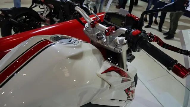 隆鑫新款摩托车,隆鑫发动机街车