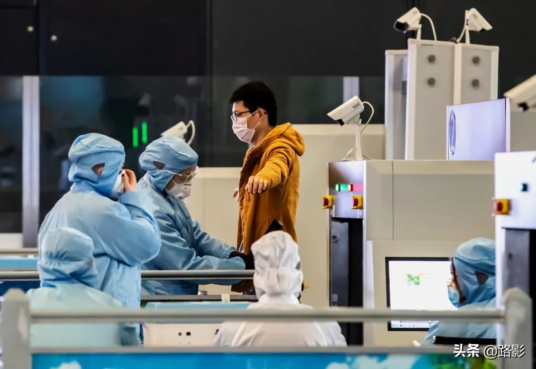 抗击疫情守护平安摄影征稿,战疫情保春运铁路警察在行动